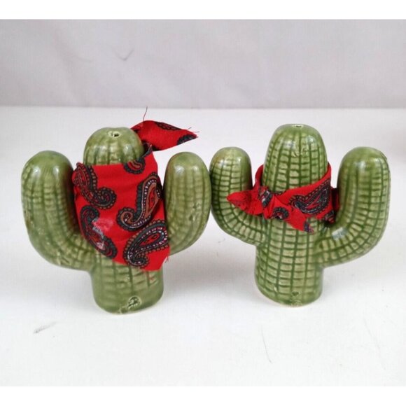 Vintage 1993 Ceramic Cactus Wearing Bandanas Salt & Pepper Shakers With Box - Picture 4 of 12